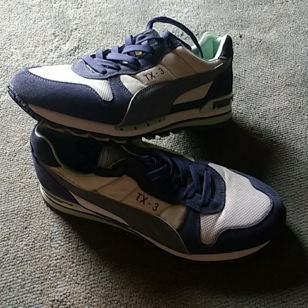 'Puma'  tennis shoes